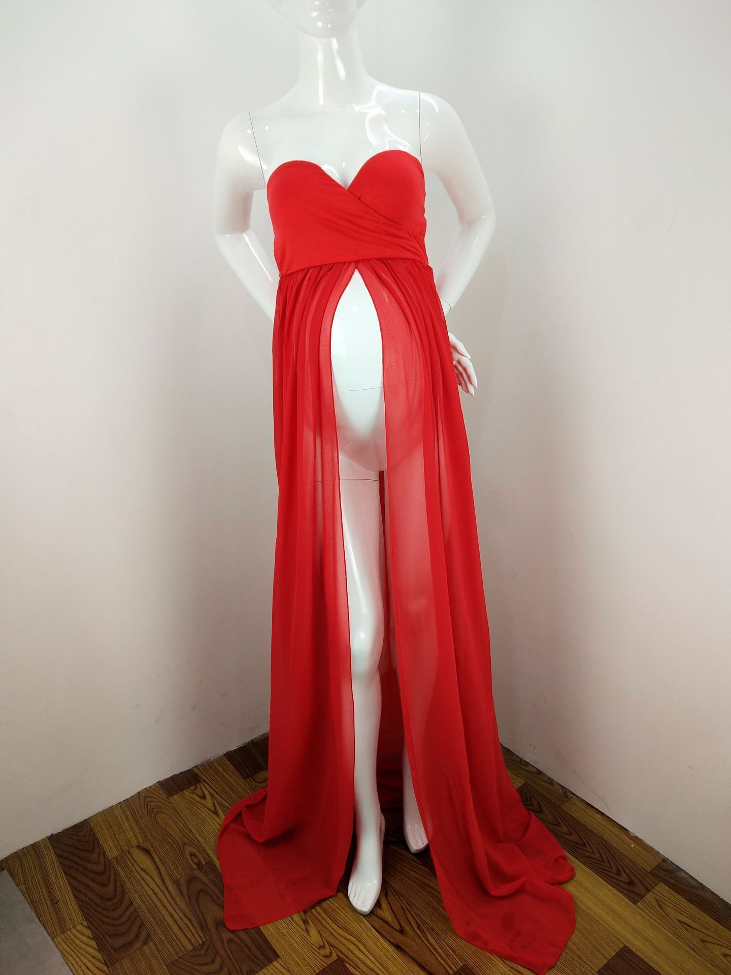 Pregnant Women Mopping Long Skirt Dresses Before Taking Pictures