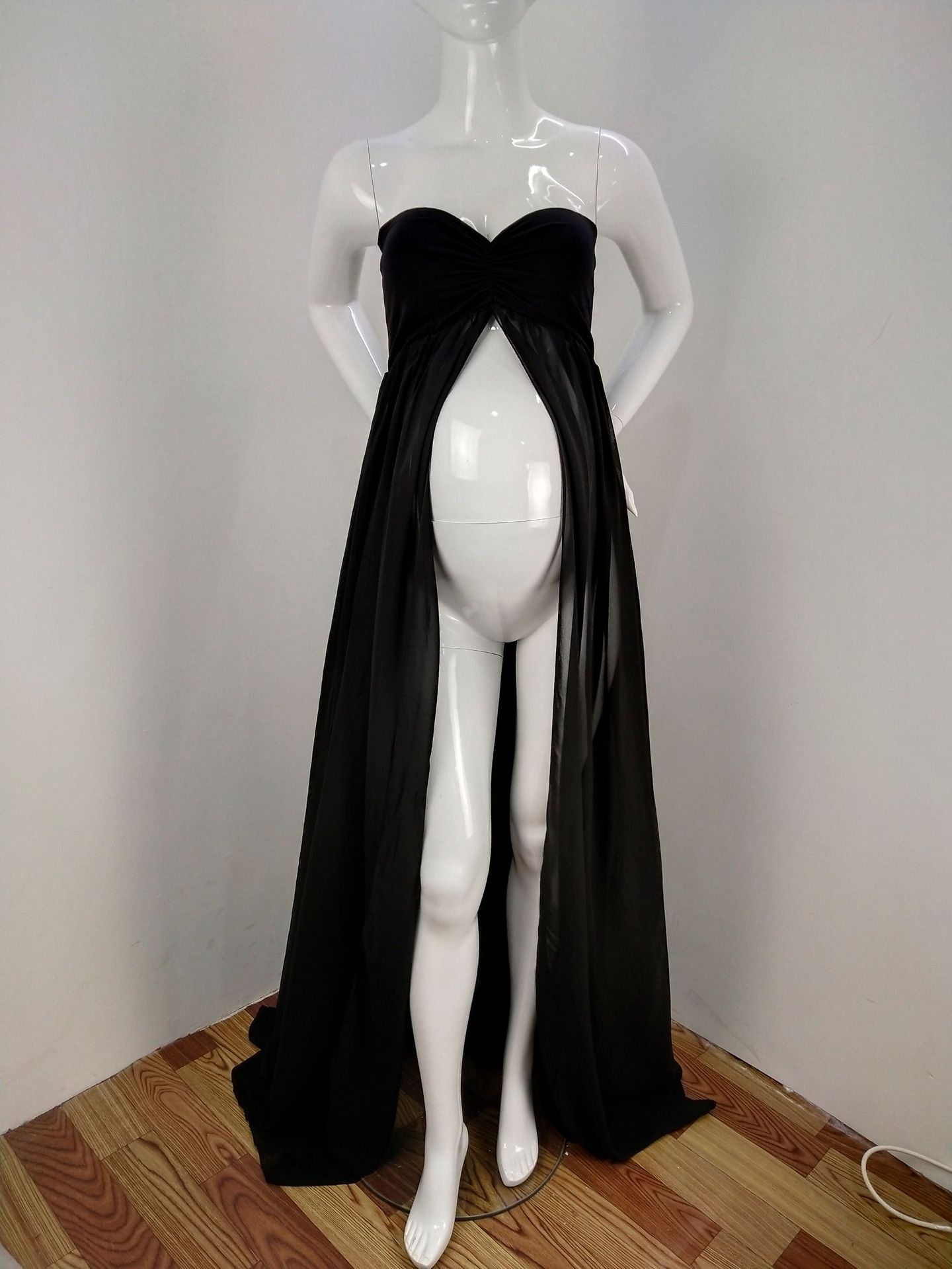 Pregnant Women Mopping Long Skirt Dresses Before Taking Pictures