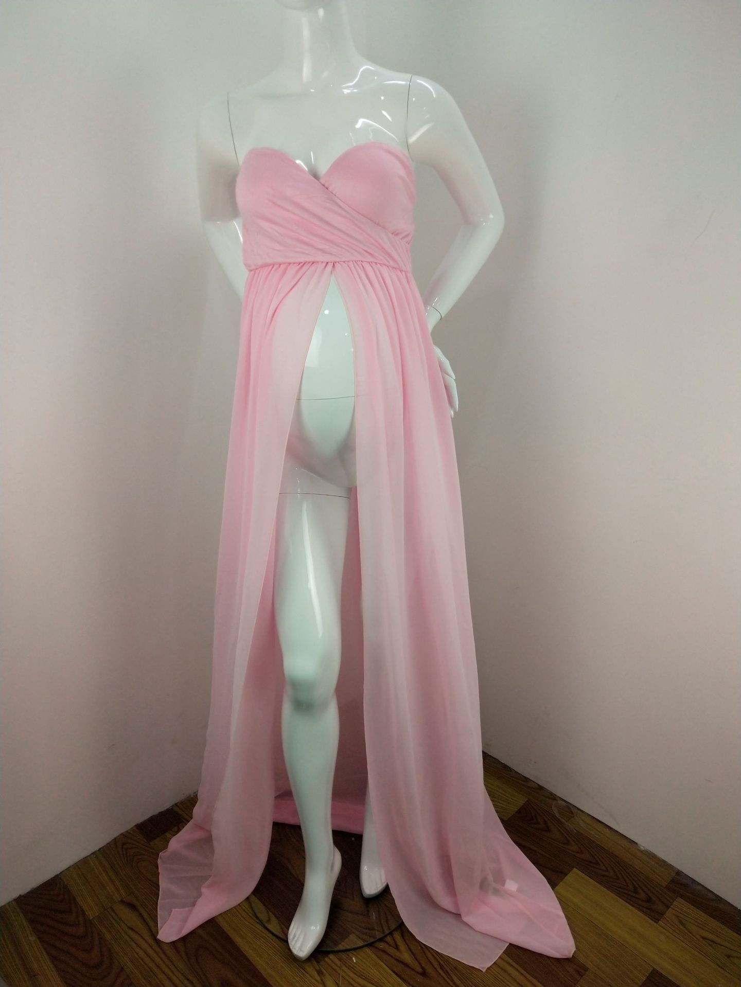 Pregnant Women Mopping Long Skirt Dresses Before Taking Pictures