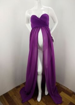 Pregnant Women Mopping Long Skirt Dresses Before Taking Pictures