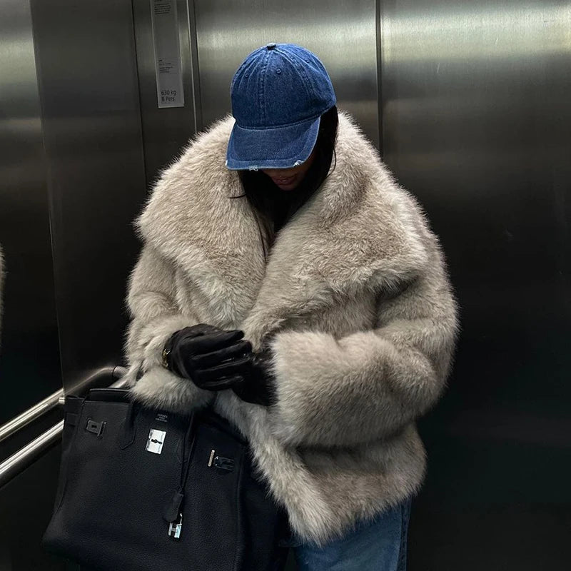 2025 Winter New Fashion Gradient Fluffy Fur Coat Women High Street