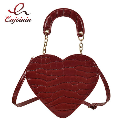 Bolsa fofa com design em formato de coração